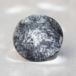 Sculpted Stone Circle Ring. Size 6,5.