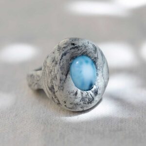 Sculpted White Stone and Glass Ring. Size 9.