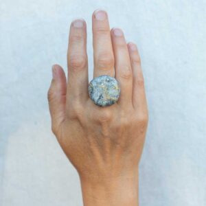 Sculpted White and Gold Ring. Size 8.